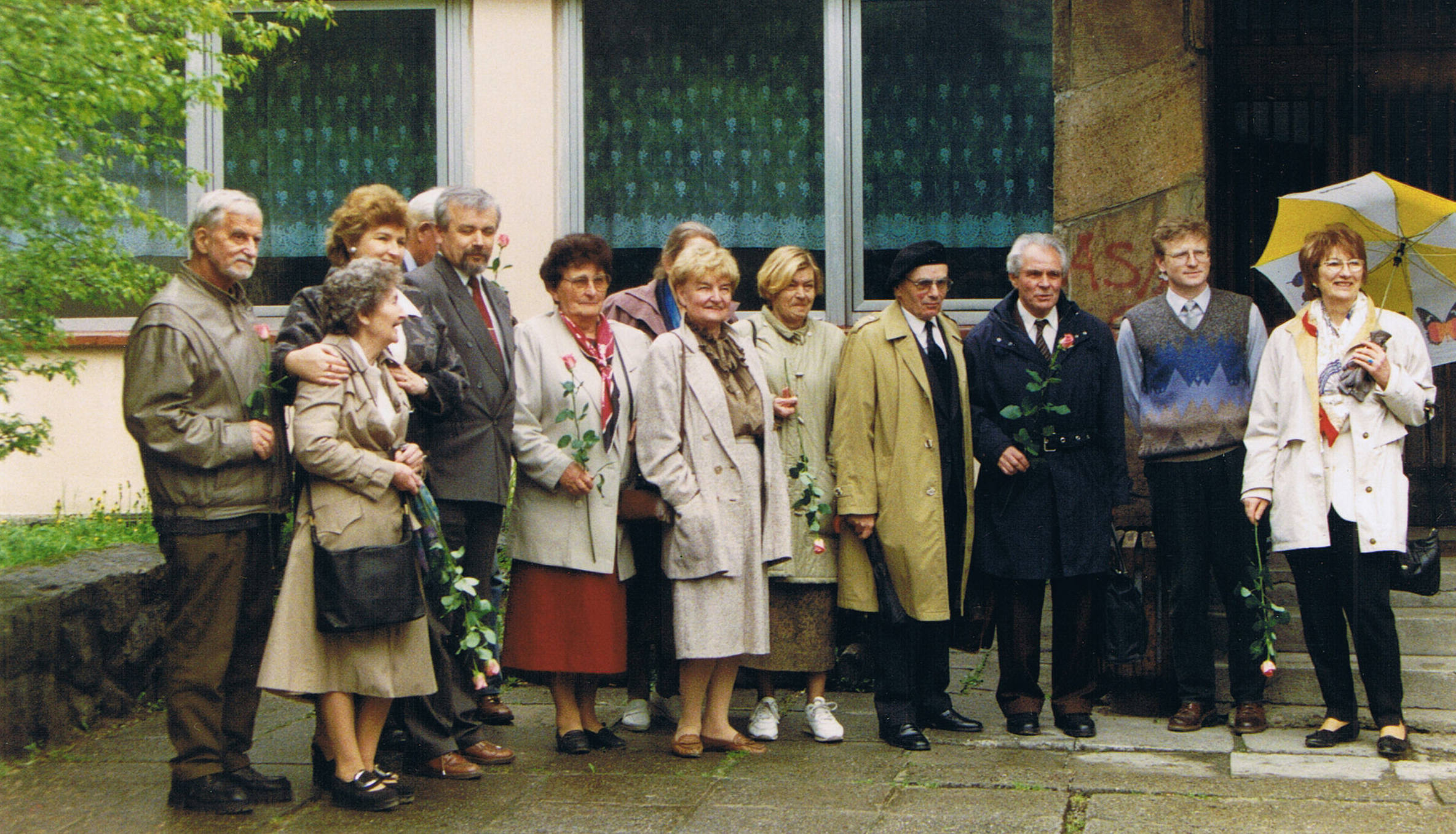 Spotkanie absolwentów z okazji 50-lecia matury, 23.05.1997. Trzeci od prawej Janusz Horzemski (11 z 12 maturzystów przyjechało do Zakopanego, jeden zmarł)