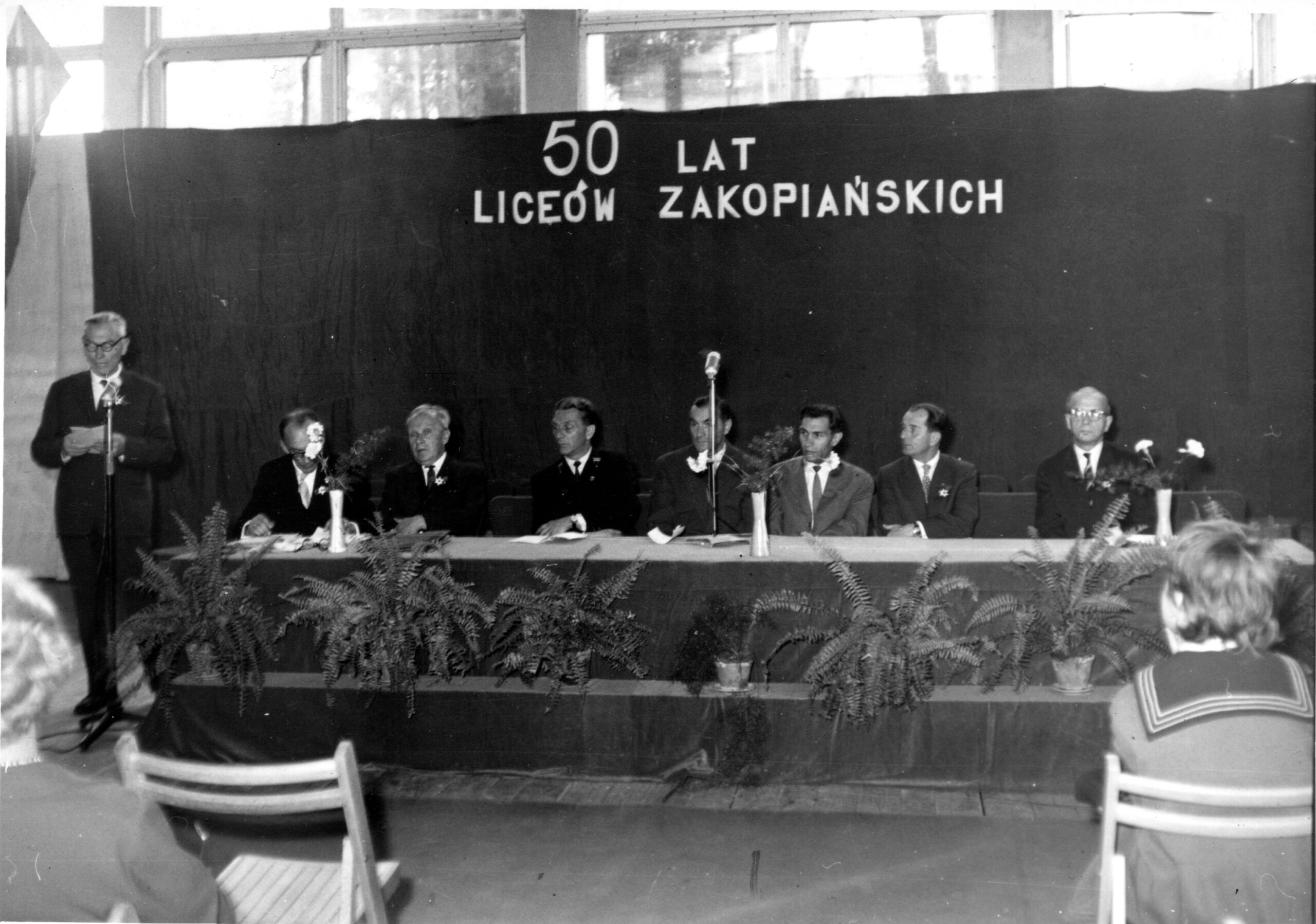 prof. Józef Bielawa przy mikrofonie