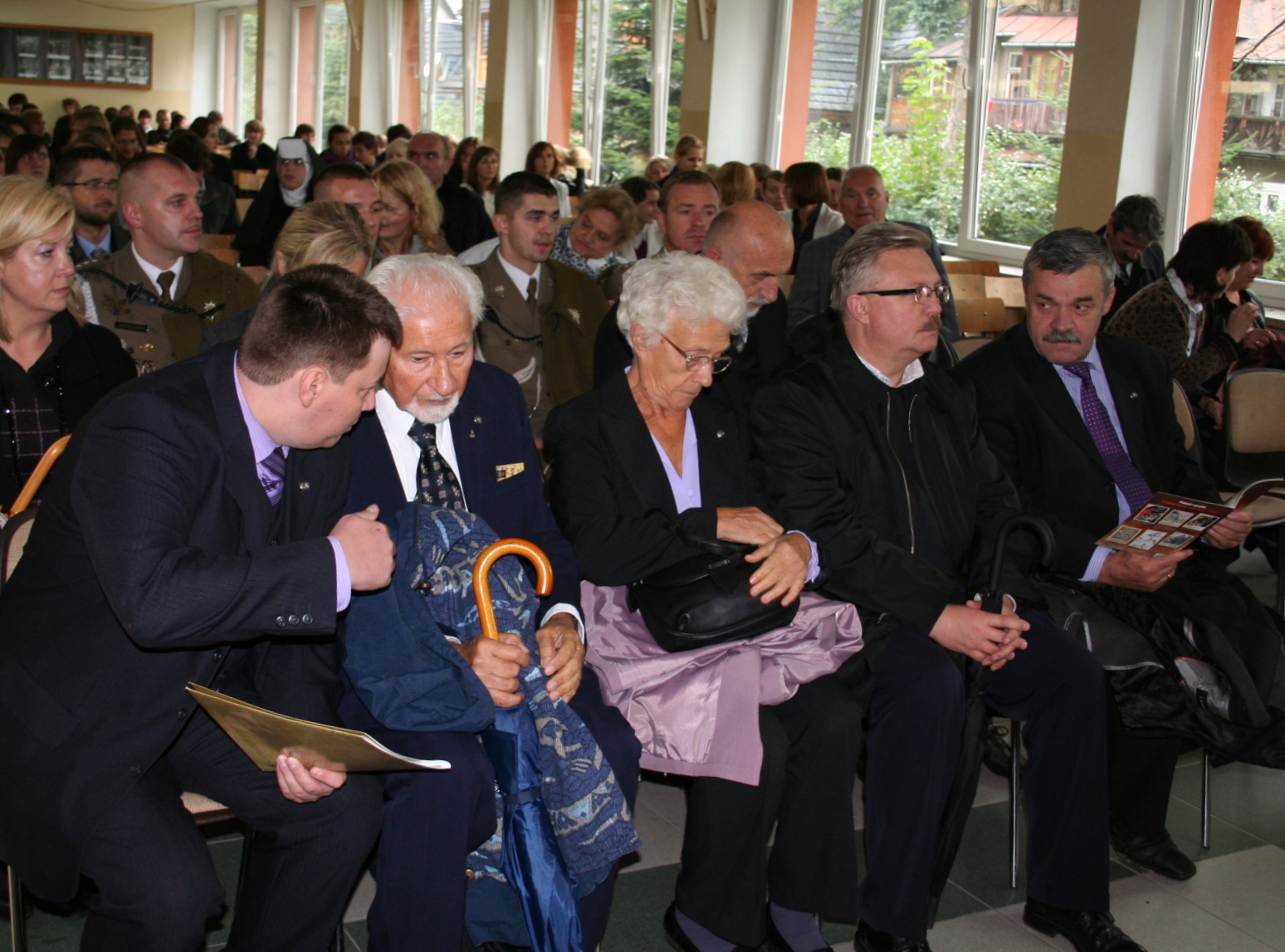 Goście uroczystości sadzenia Dębów katyńskich, rok 2009