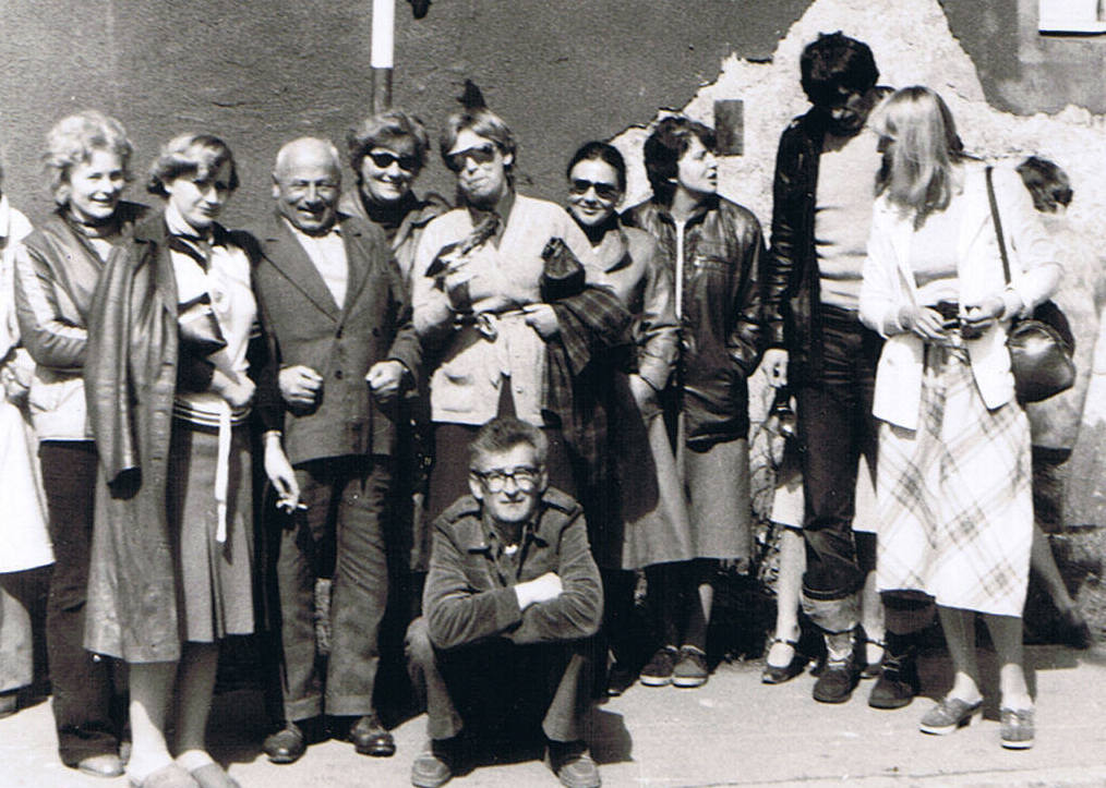 Od lewej: p. Helena Jarosz, prof. Urszula Sterczyńska, prof. Paweł Lassota, prof. Maria Riemen, prof. Renata Banaś, prof. Katarzyna Jakubowska, prof. Henryka Kominko, prof. Jan Lewandowski, (...), prof. Janusz Pennar (kuca)