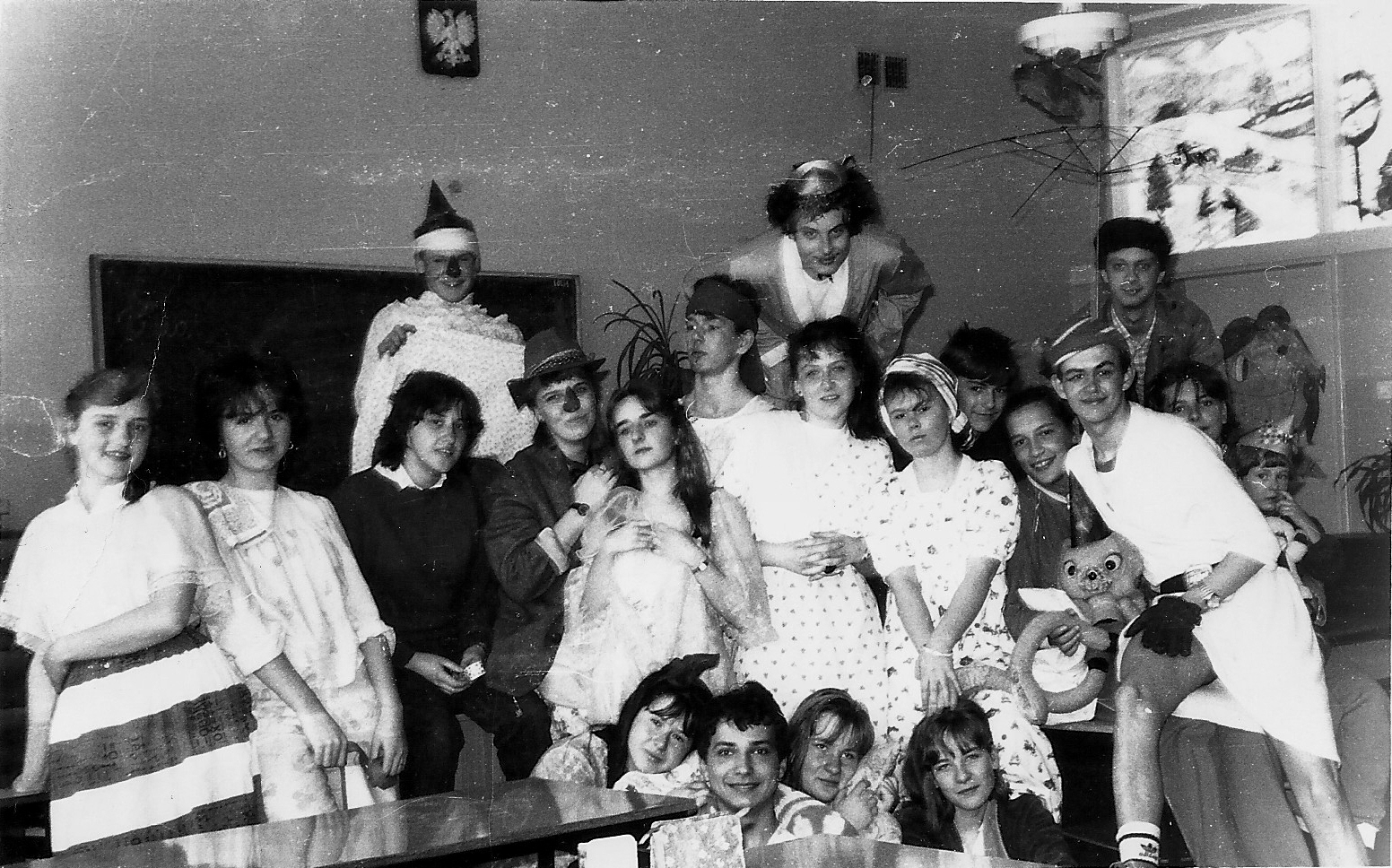 Prima Aprilis 1987-trzecia od lewej prof.Marta Prus-Ciołek