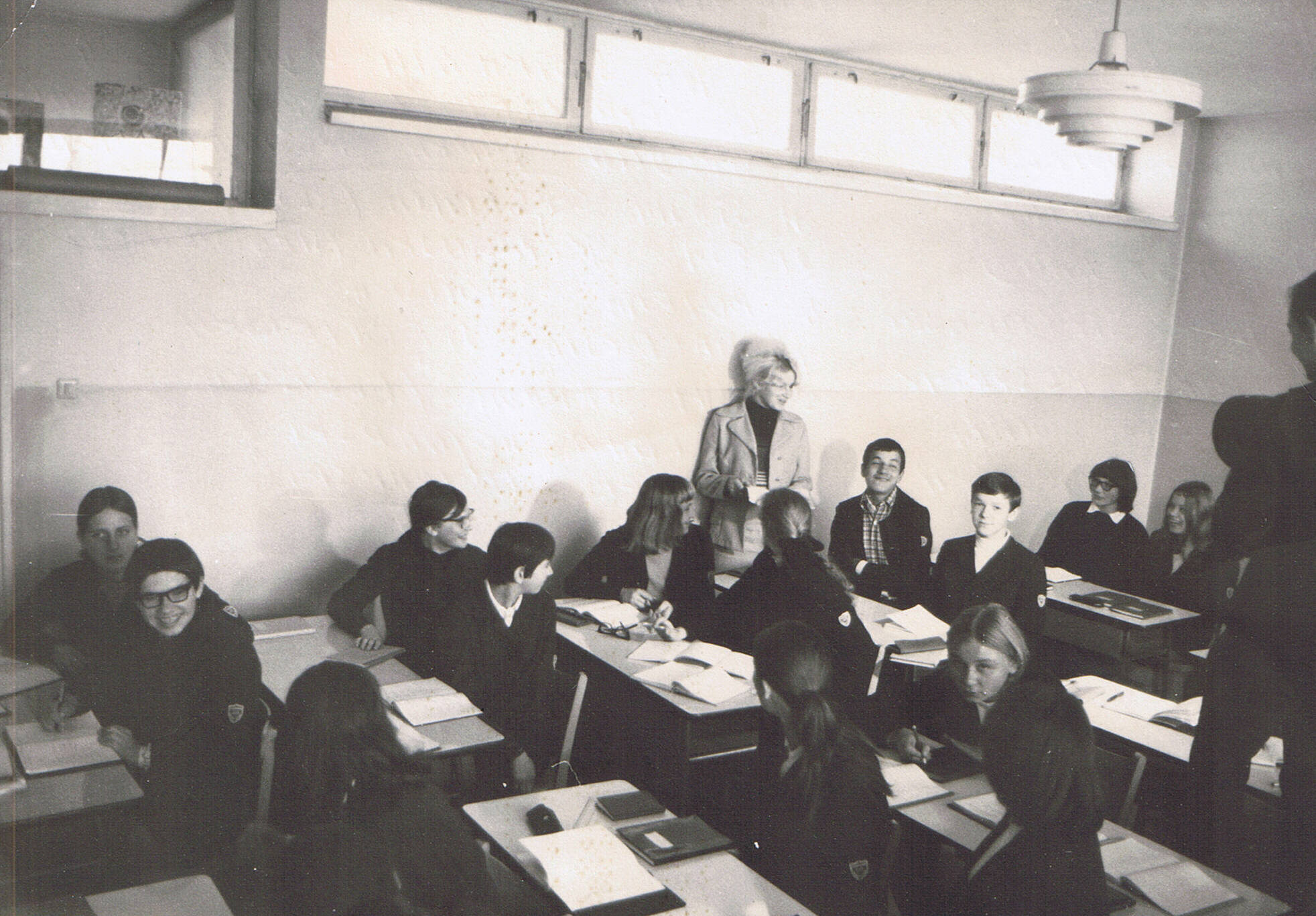 Klasa 1970-1974 - prof. Maria Majerczyk i uczniowie: B. Skulska, A. Kałamacka, M. Bielska, M. Tatar, H. Dawid, J. Stępniewski, M. Kasprzyk, U. Humpa, E. Koprowska