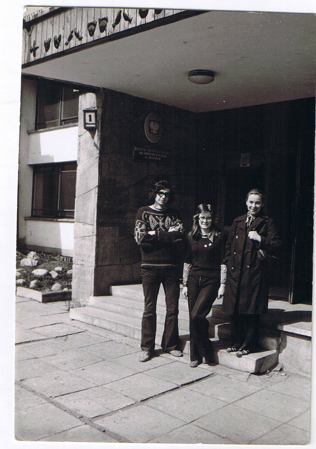 prof. Renata Banaś z uczniami: Waldemarem Dzikim i Grażyną Witek-2.04.1974-laureatami Ogólnopolskiego Konkursu Recytatorskiego