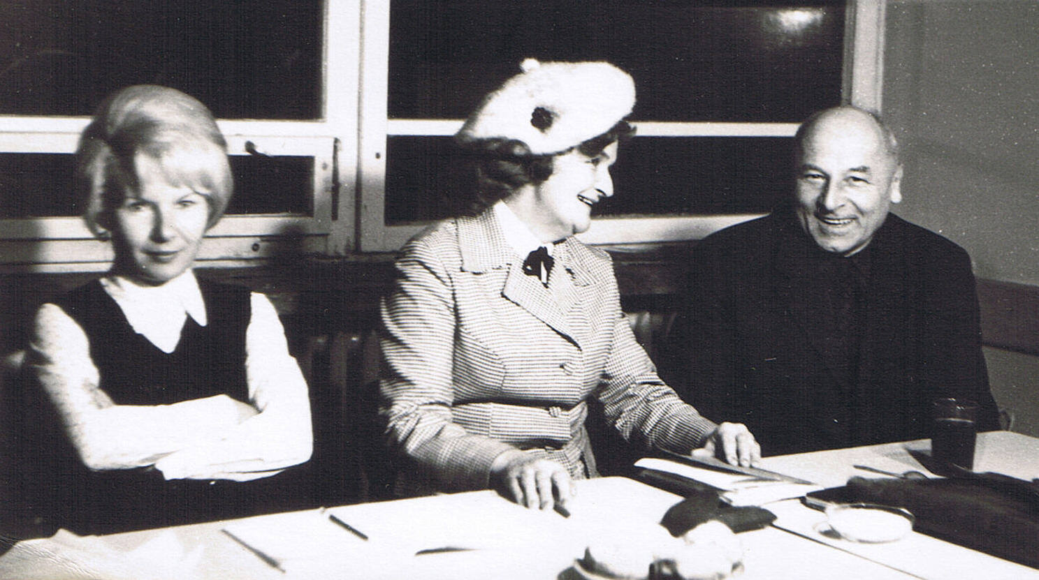 Od lewej: prof. Anna Malik, p. Migaszewska (komitet rodzicielski), prof. Paweł Lassota