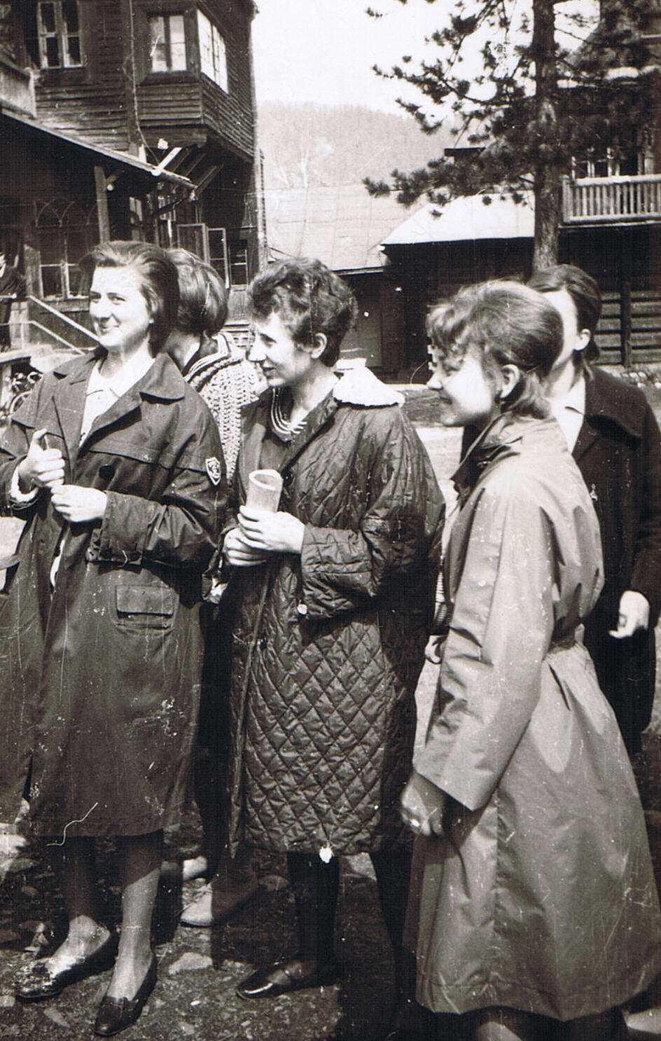 Rocznik 1962 - od lewej Krystyna Banasiak, Anna Kaflińska, Danuta Rylska - przed Lilianą