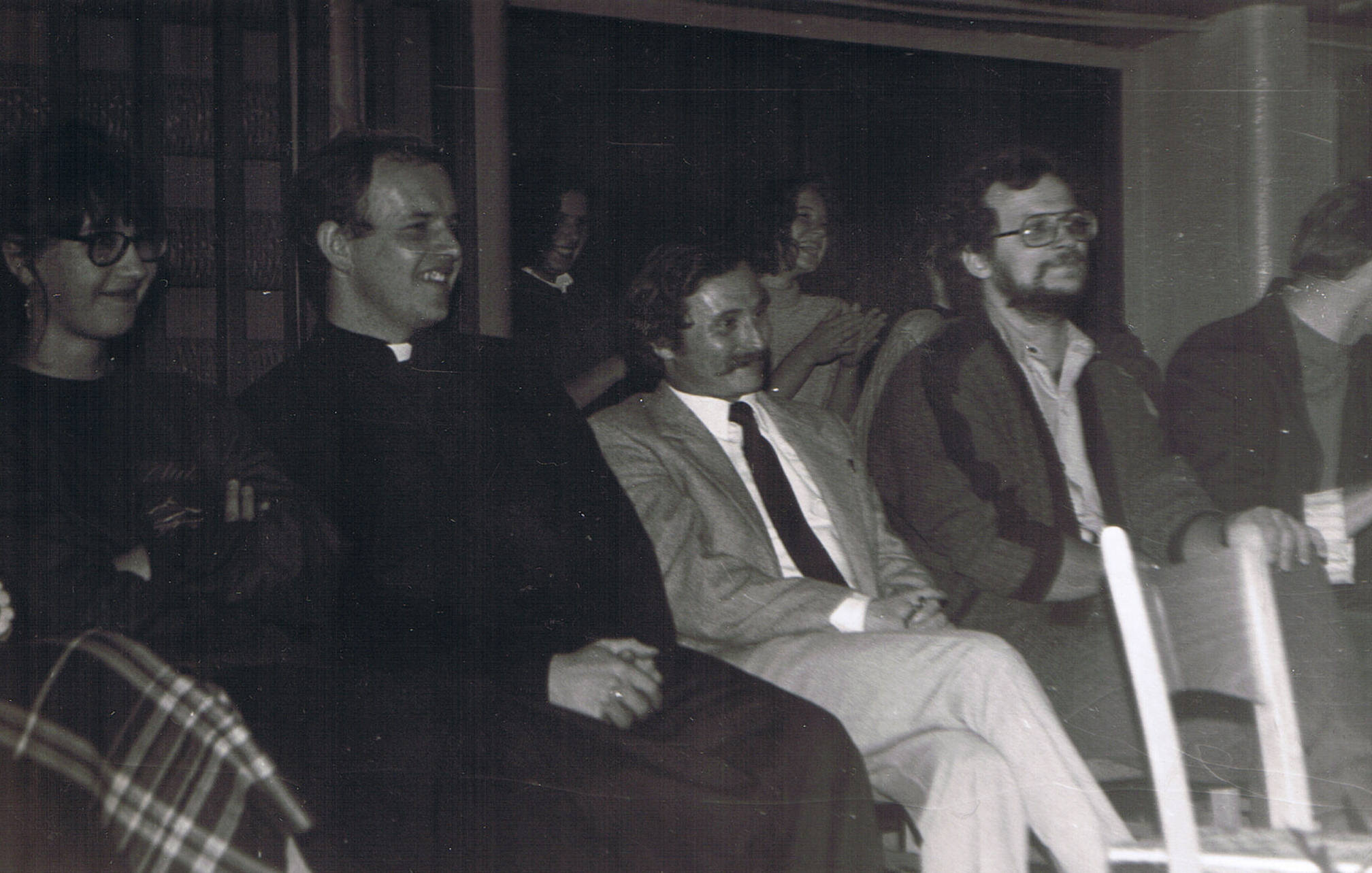 Sala gimnastyczna - od prawej: prof. Zbigniew Grzywacz, prof. Franciszek Świętek, ks. Stanisław Basista, prof. Małgorzata Szczygieł