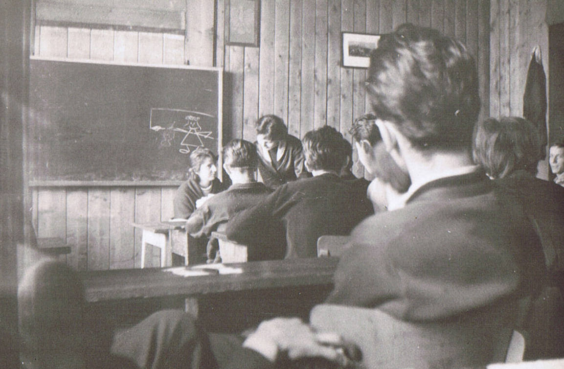 W starej szkole-prof. Henryka Kominko - pierwsza jej klasa_rocznik 1960