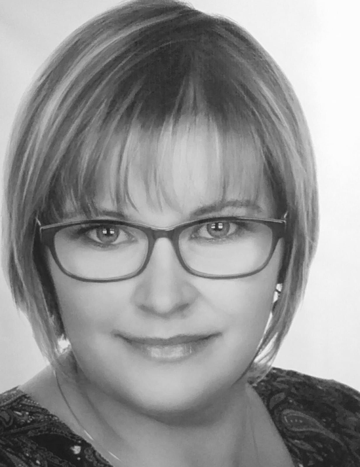 Skupień Joanna - kadrowa, sekretarz szkoły