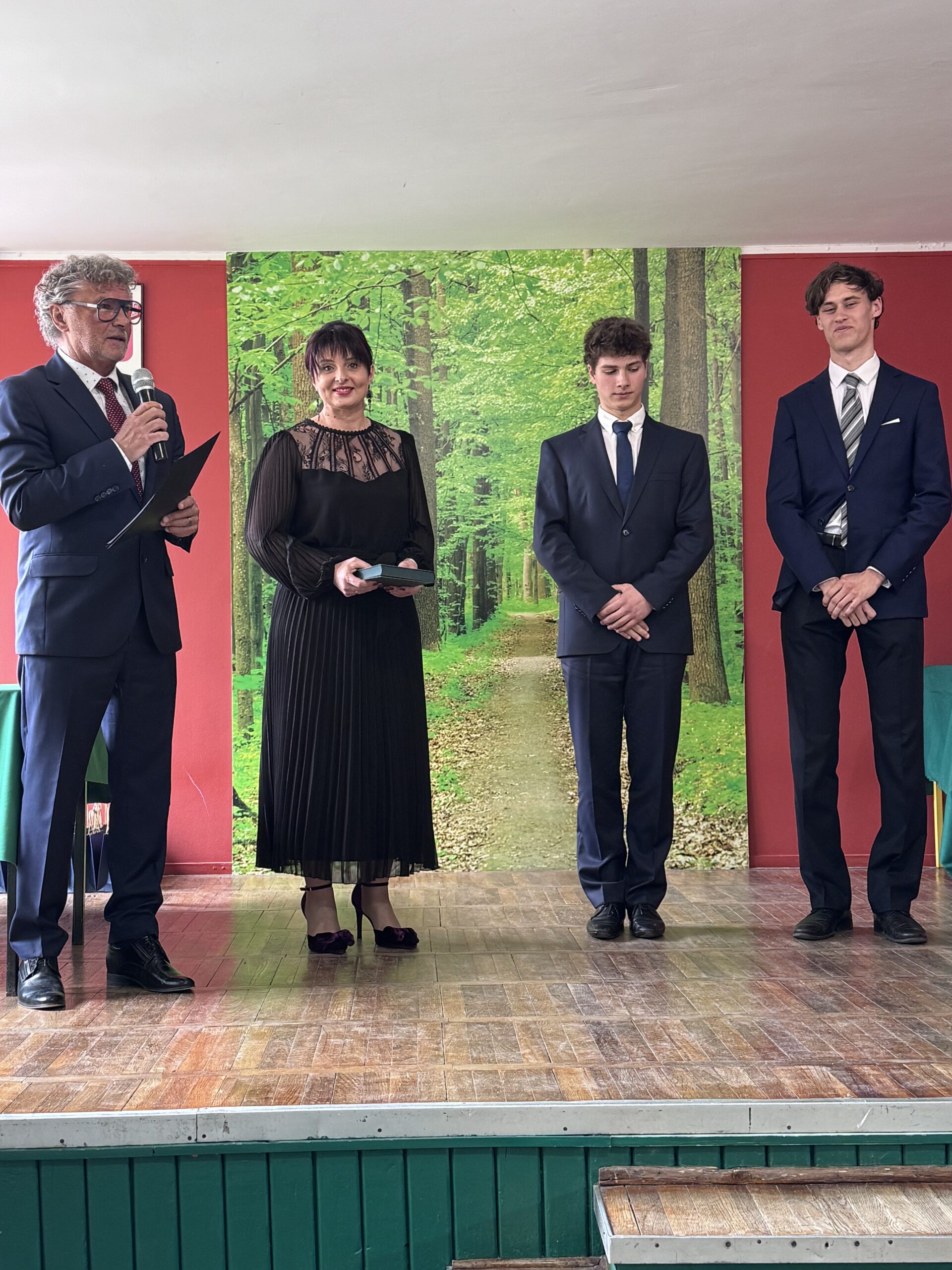 03-wręczenie specjalnych nagród uczniom kl. 4a