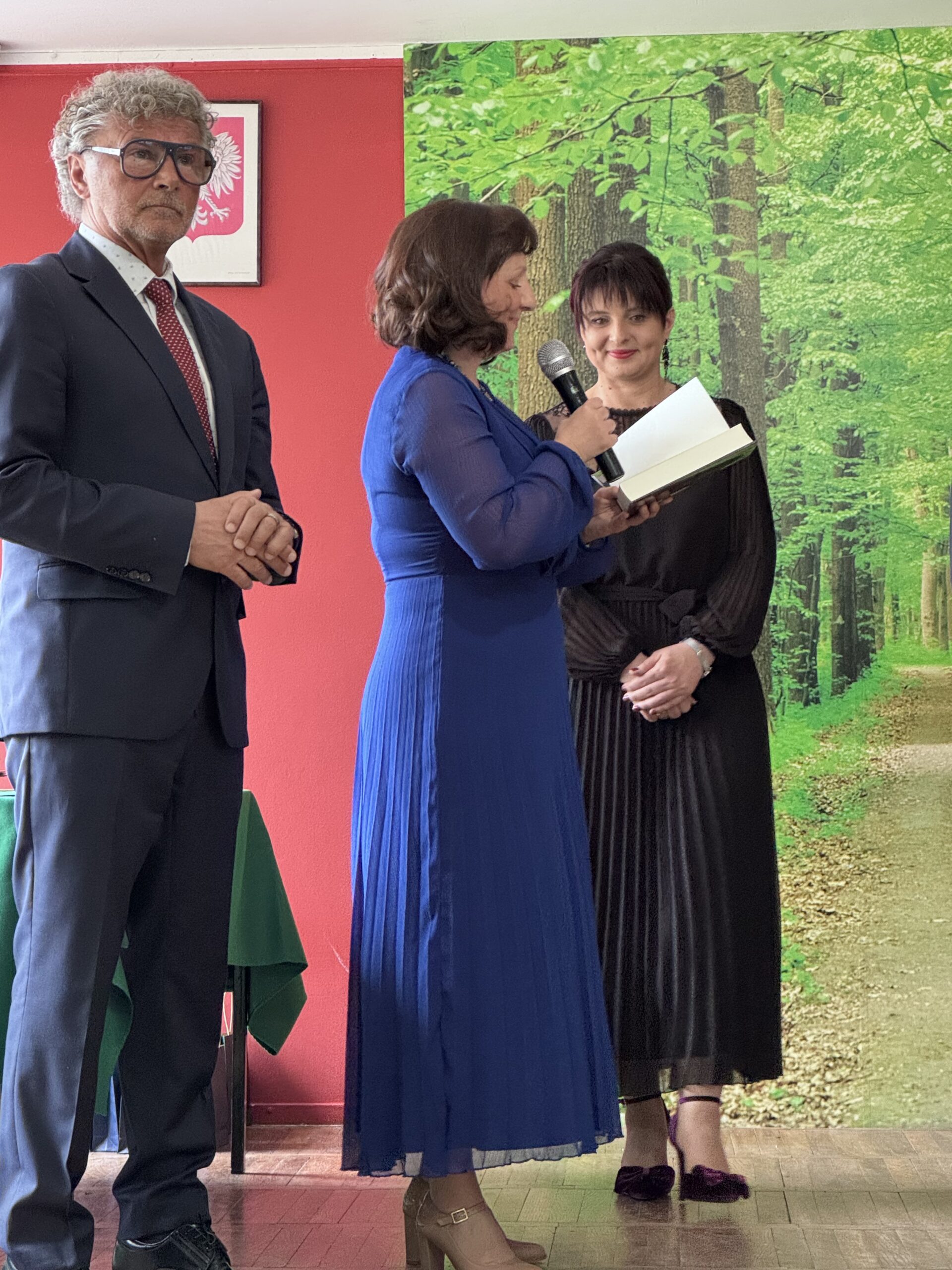 06-prof. Marcjanna Borkowska odczytuje dedykację dla swojego finalisty Olimpiady Literatury i Języka Polskiego