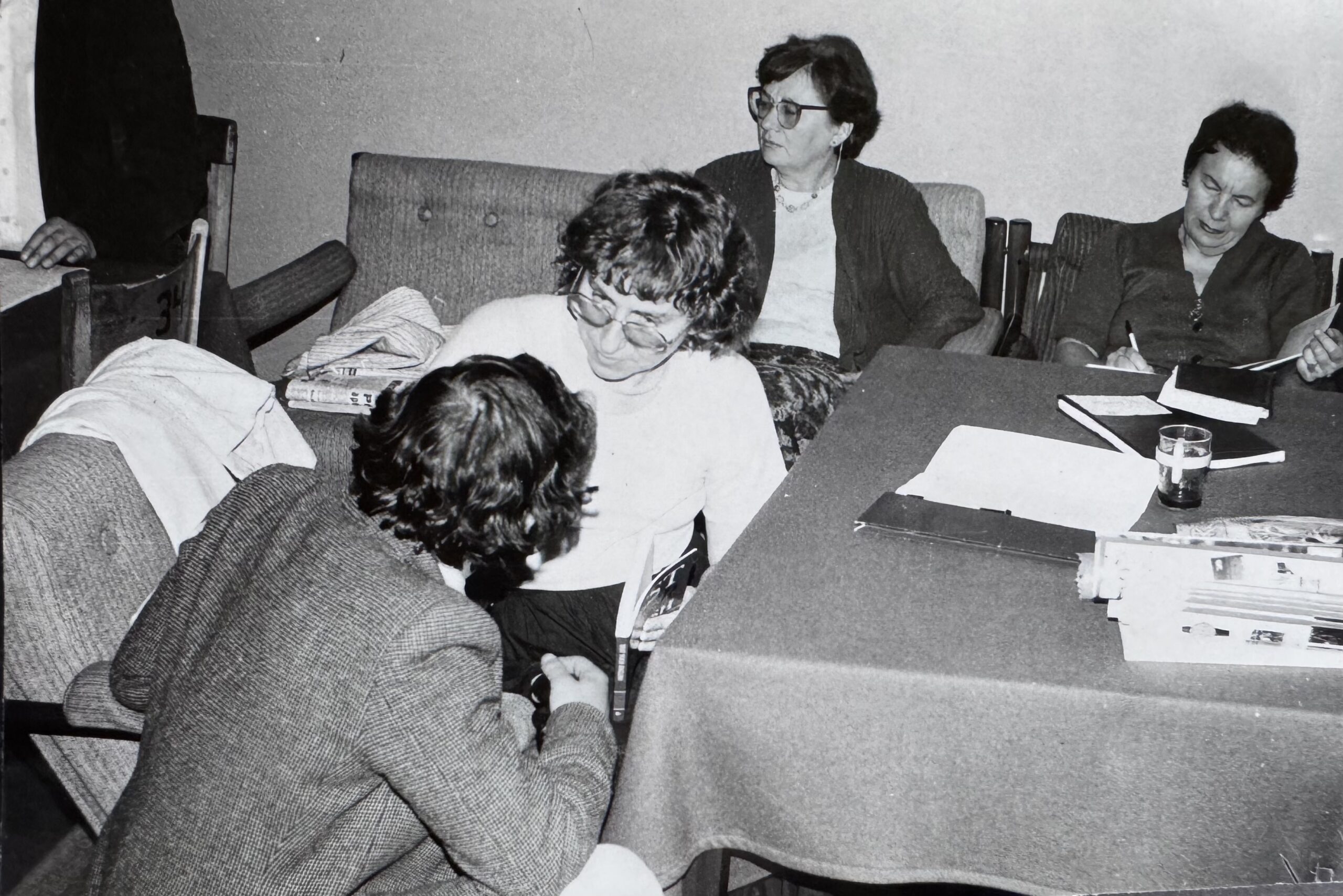 Od prawej: Stanisława Słaboń, Urszula Sterczyńska, Urszula Bukowska, Franciszek Świętek (tyłem)