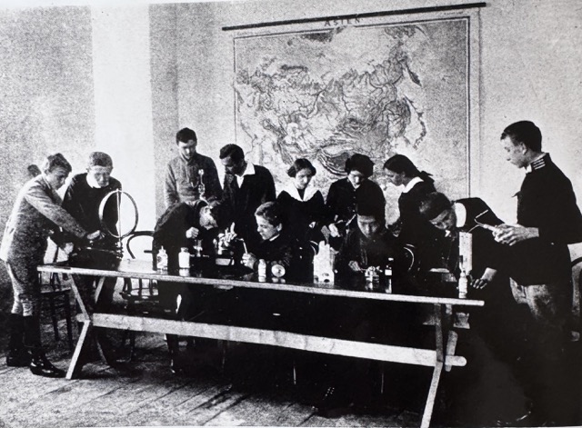 Lekcja fizyki - 1913/1914 (klasa III)