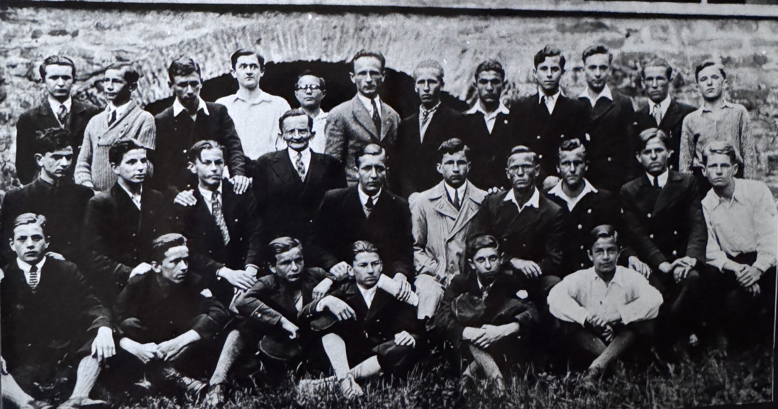 15 czerwca 1935 roku. Klasa 4 "Liliany", w środku M. Małaszyński i J. Oczko