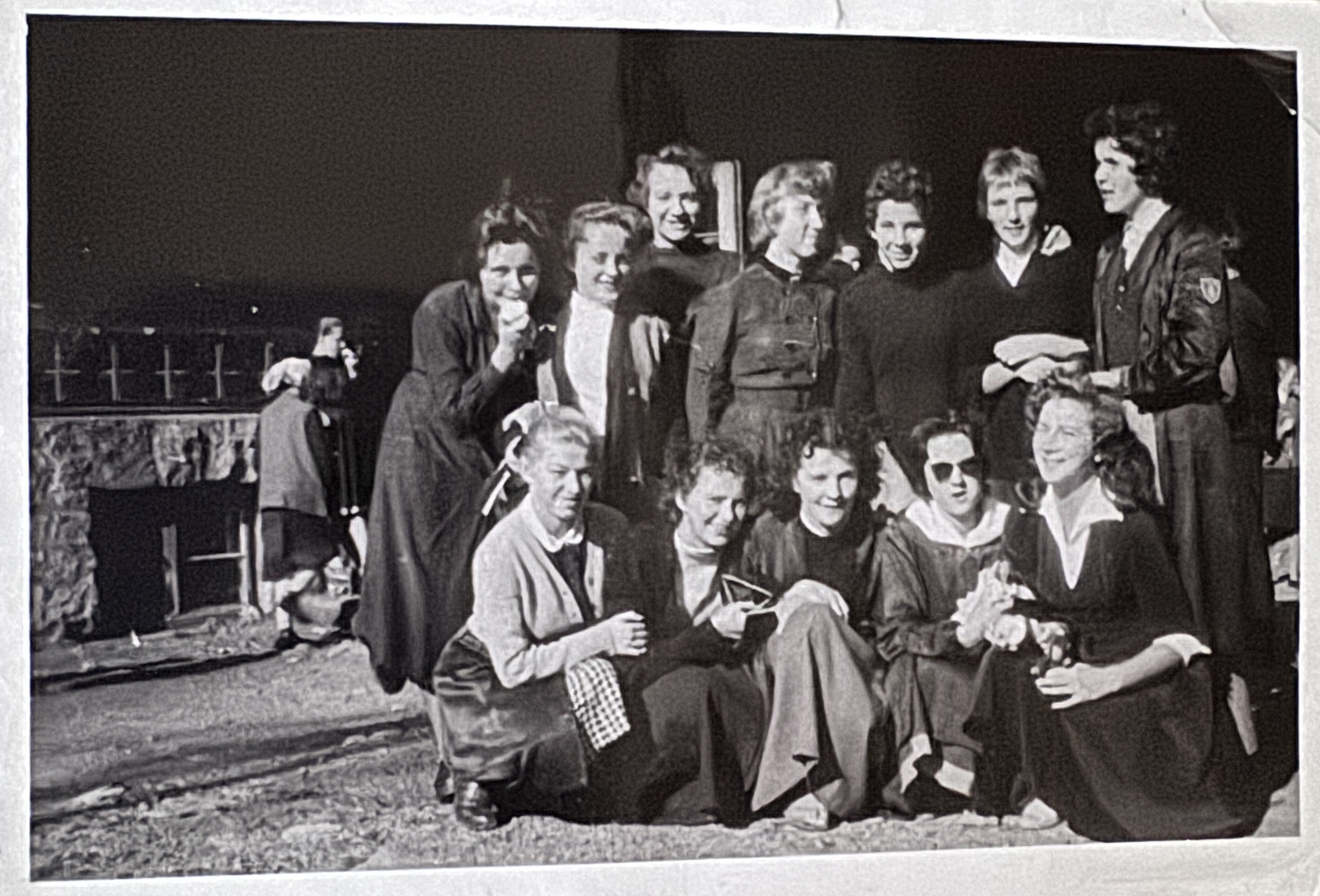 Matura 1959 r. - klasa XI b, wych. Krystyna Wyroba
