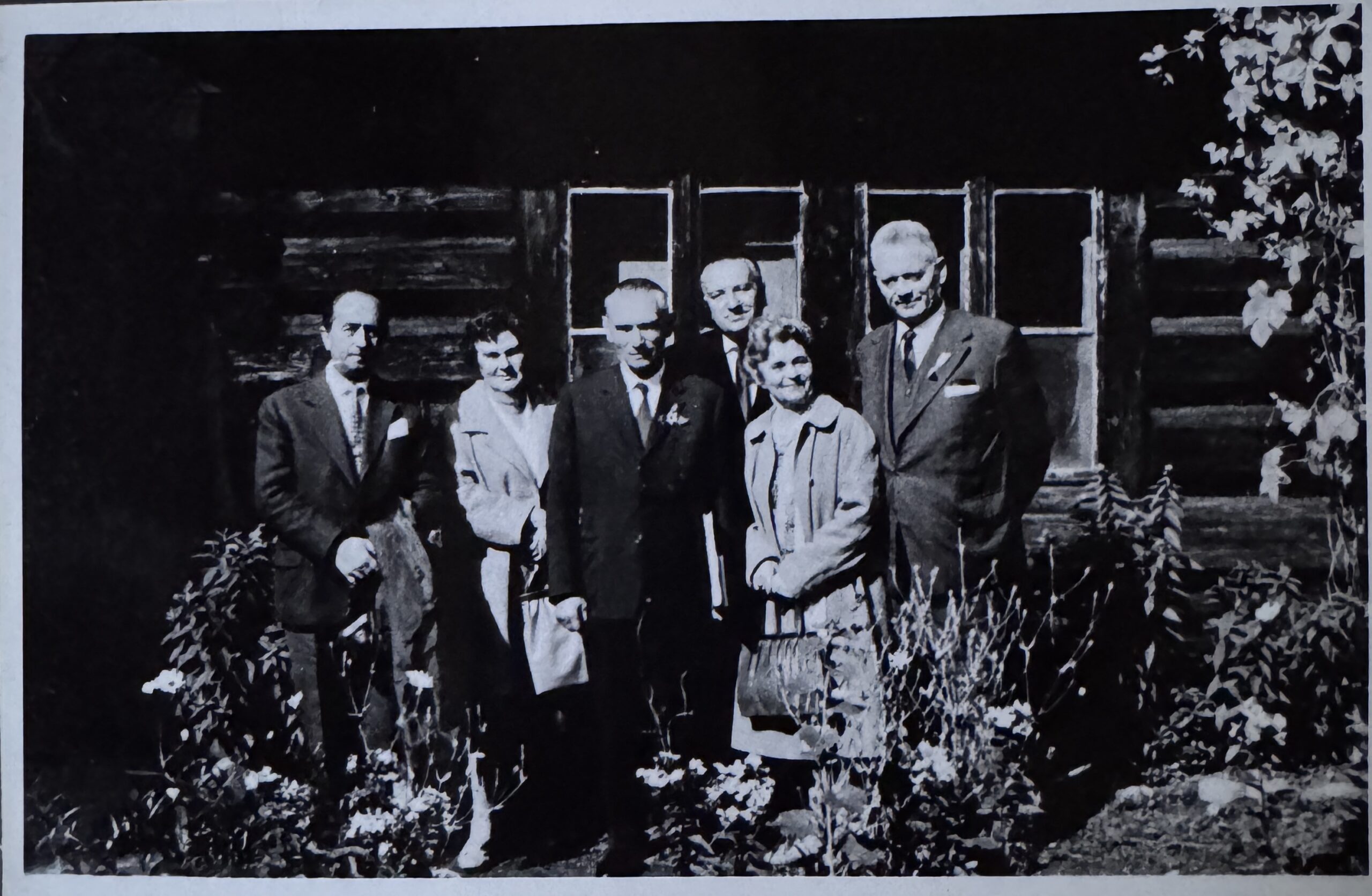 1962 r. - 50-lecie Szkoły. Maturzyści z 1925 r. Wychowawca prof. Józef Bielawa