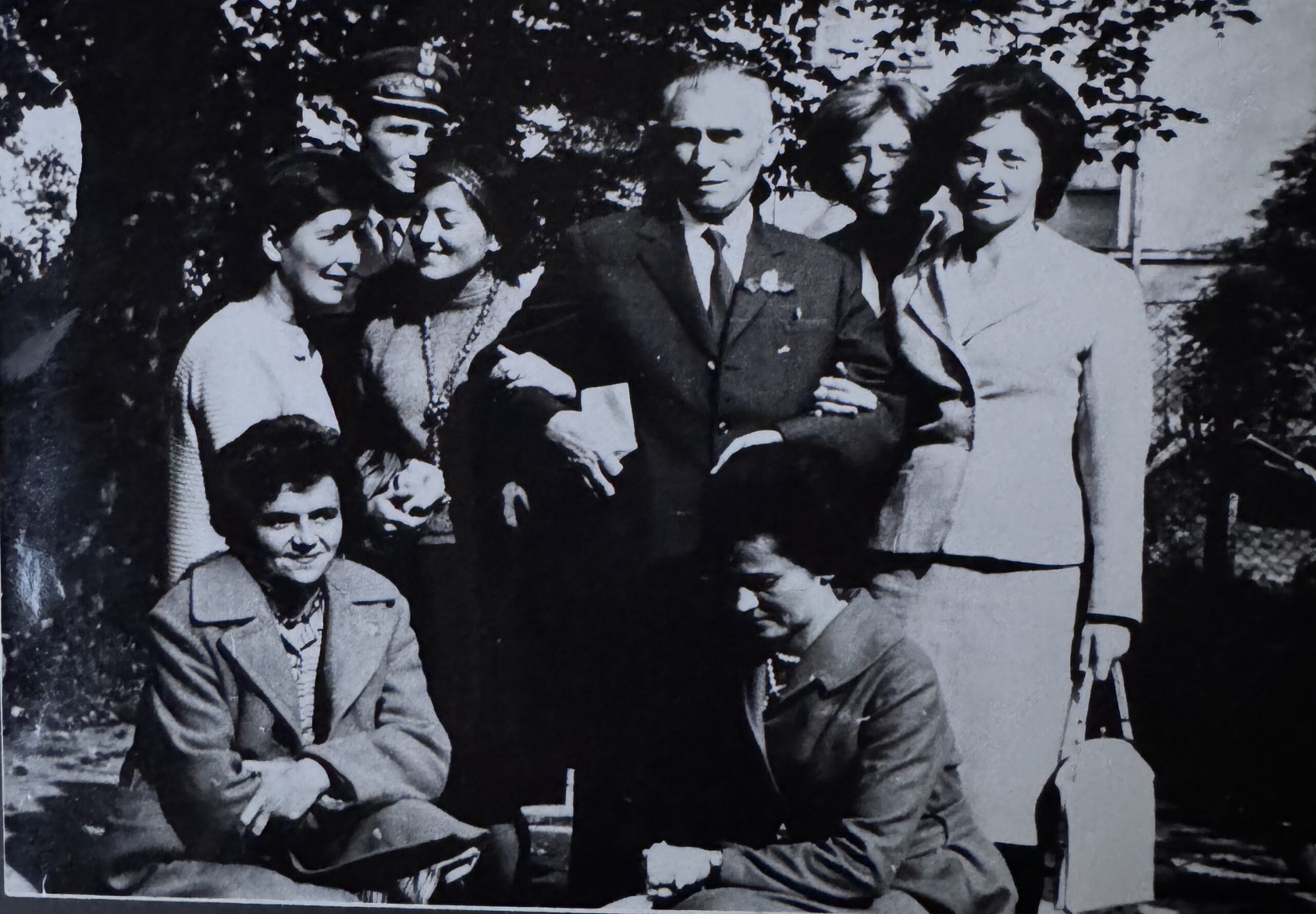 1962 r. - 50-lecie Szkoły. Maturzyści z 1952 r. z wychowawcą prof. Józefem Bielawą