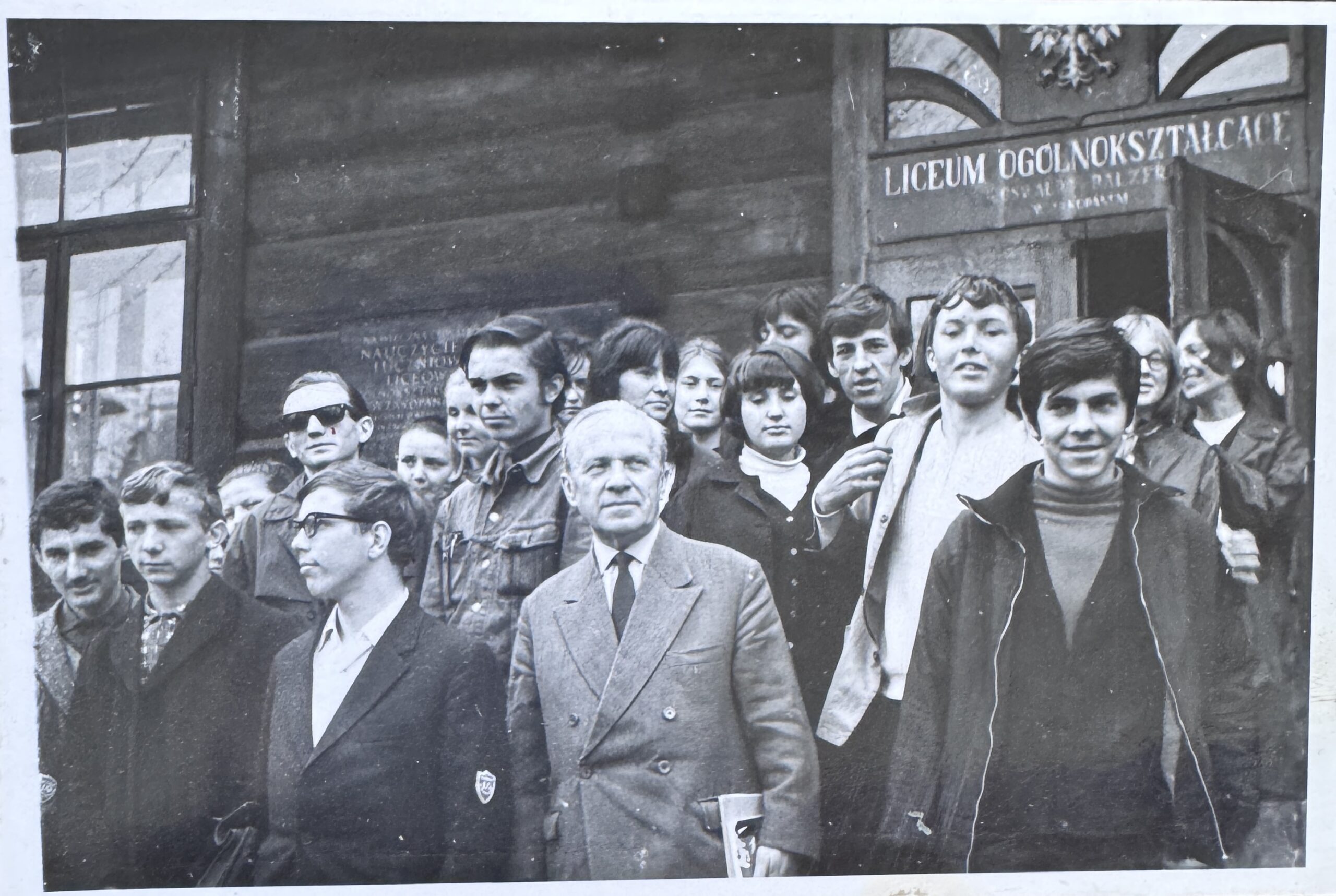 W środku dyrektor Jan Gorecki